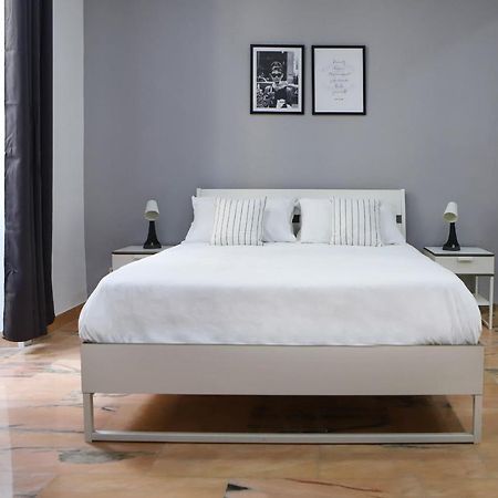 Modern Apartment At Piazza Del Gesu' By Wonderful Italy Neapel Exterior foto