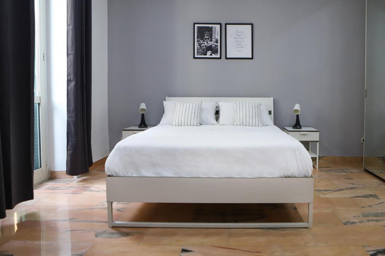Modern Apartment At Piazza Del Gesu' By Wonderful Italy Neapel Exterior foto