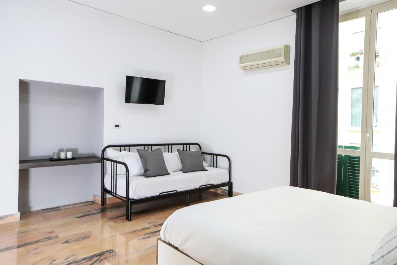 Modern Apartment At Piazza Del Gesu' By Wonderful Italy Neapel Exterior foto